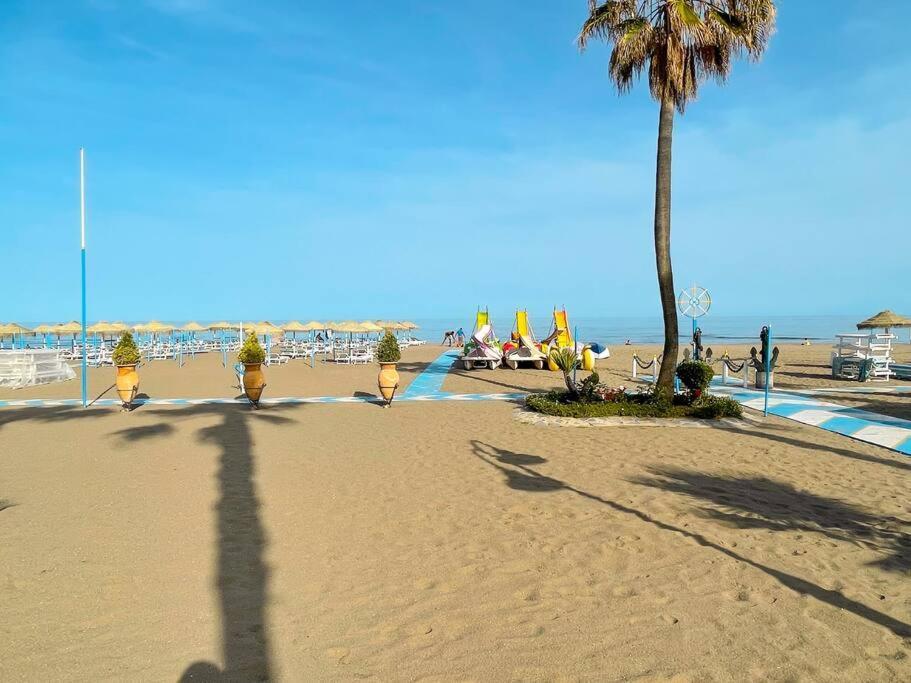 Seafront Apartment With Direct Access To The Beach Торремолінос Екстер'єр фото