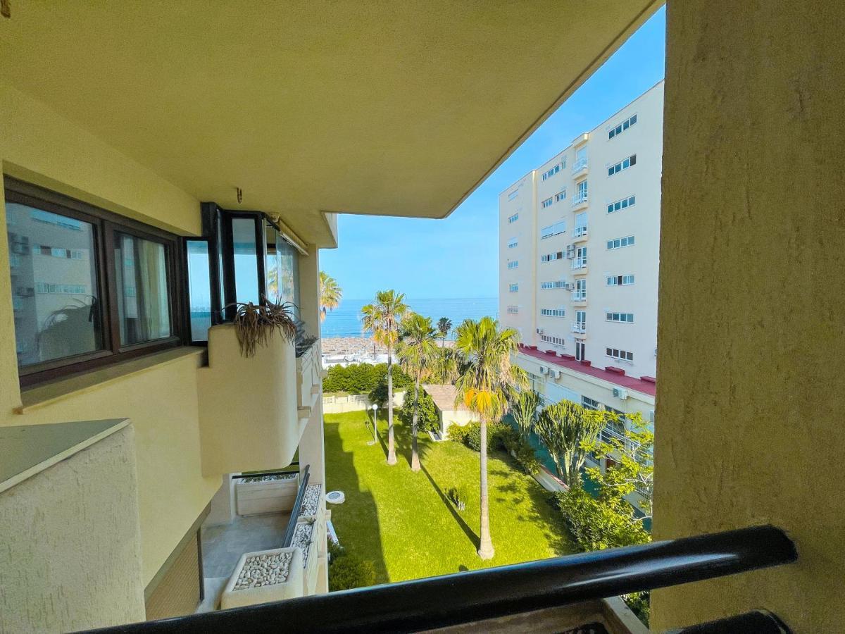 Seafront Apartment With Direct Access To The Beach Торремолінос Екстер'єр фото